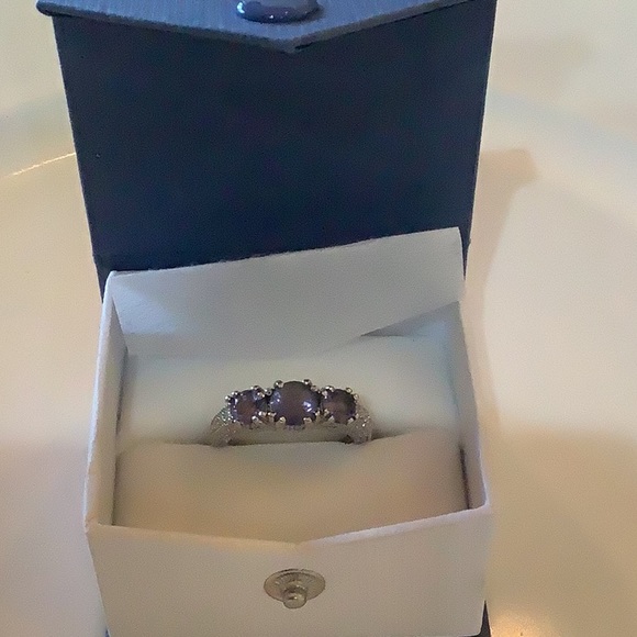 Ring three purple stones costume jewelry never worn silver tone (8) come… - Picture 4 of 12